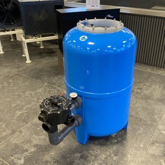 Visningsexemplar Sandfilter Calplas HFS 640 snett framifrån (1)