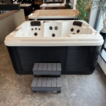 Visningsexemplar Spabad Nordpool Svalbard - 4 personer - 1