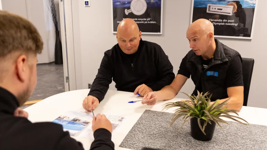 Planering av poolprojekt hos Österlens Poolcenter.